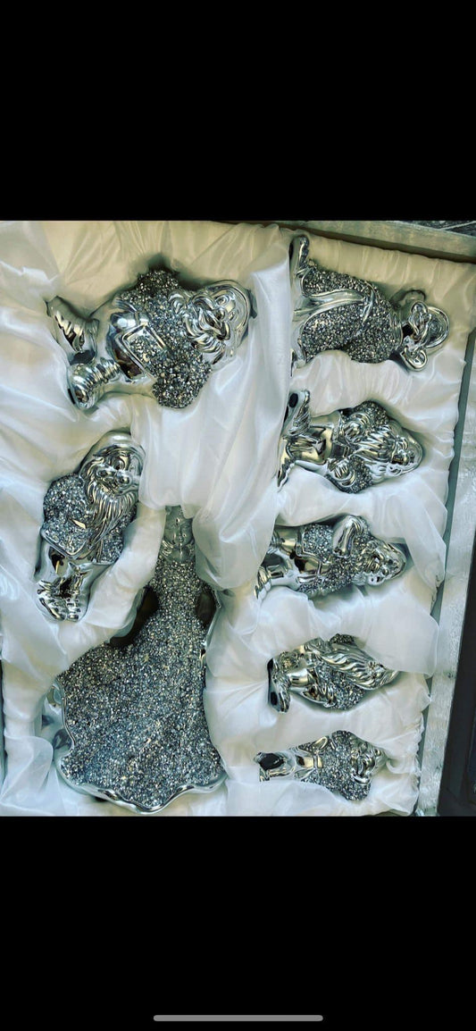 Snow White and Severn dwarfs